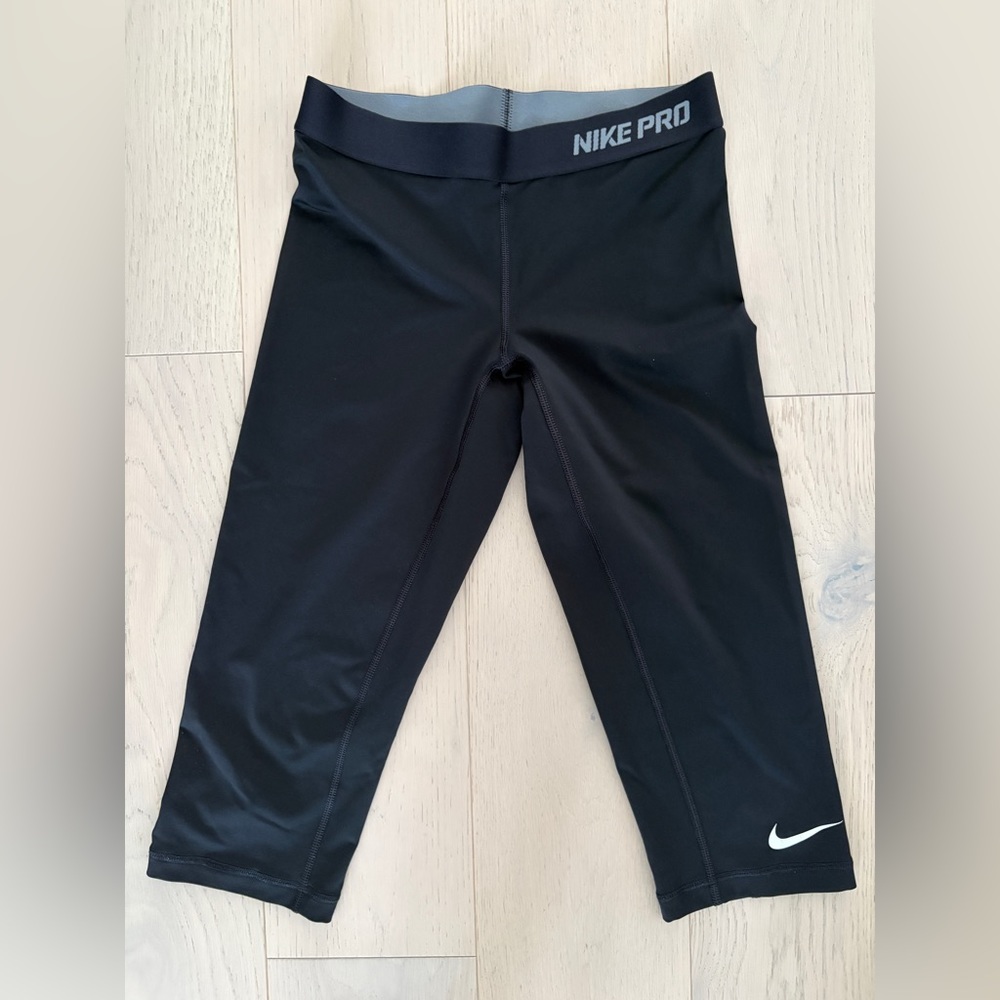 Nike Pro Knee Length Black Leggings Small